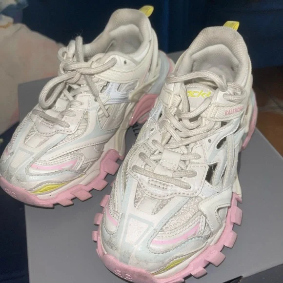 Balenciaga Kids White and Pink Sneakers Kids - Triple S Sneaker in Pink | Balenciaga US main image 2